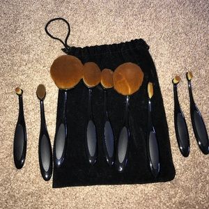 Make Up Brushes In Velvet Pouch